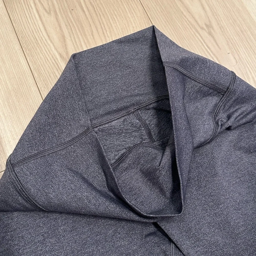 LIKE NEW Lululemon Women’s Wunder Under Crop Leggings_4